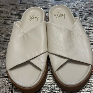 Beek Ivory Hen Leather Platform Slides size 8